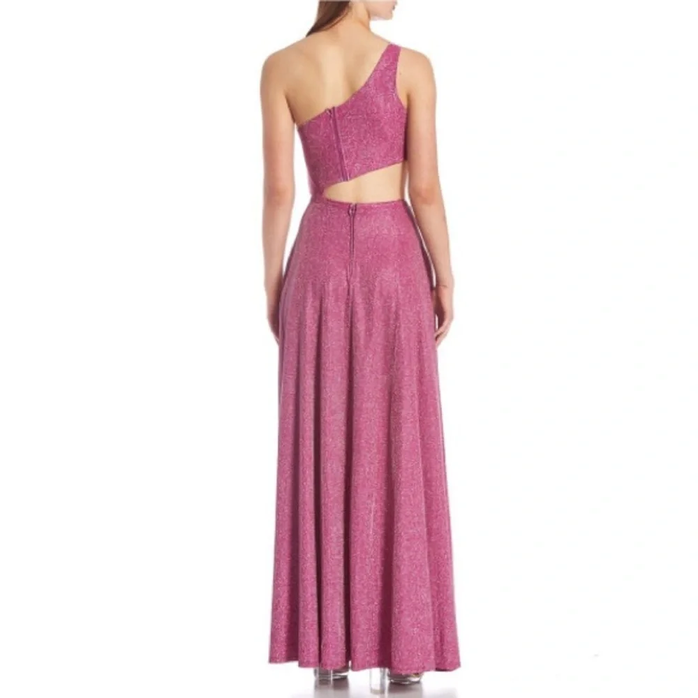City Vibes magenta formal gown - Picture 2 of 10